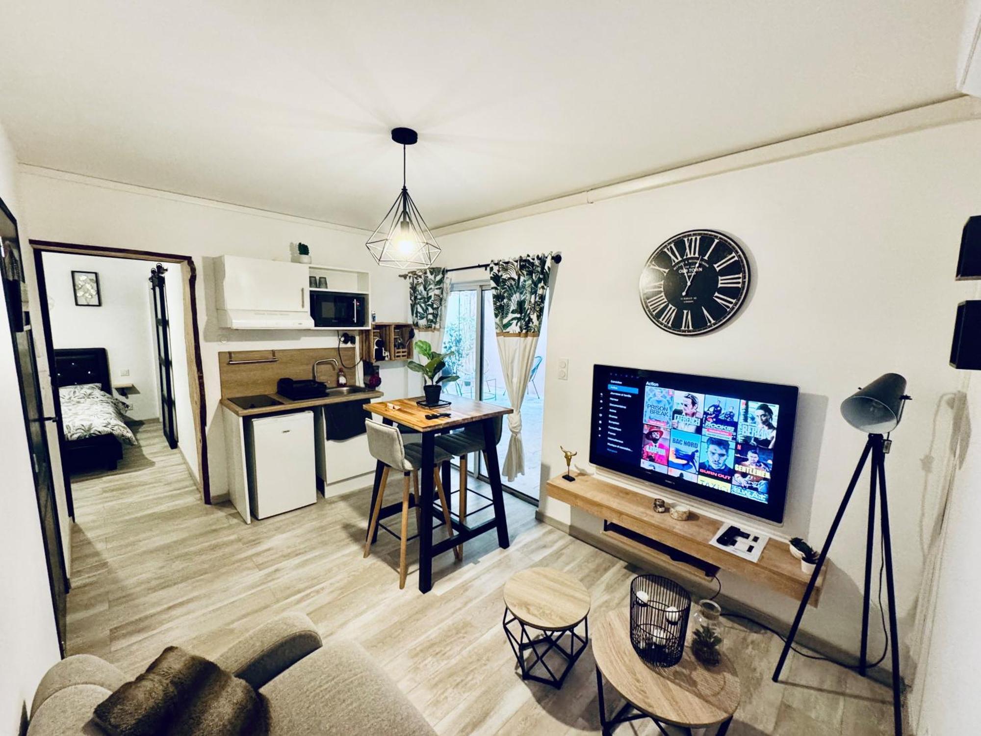 Alena Appartement Bourg-Saint-Andéol Buitenkant foto