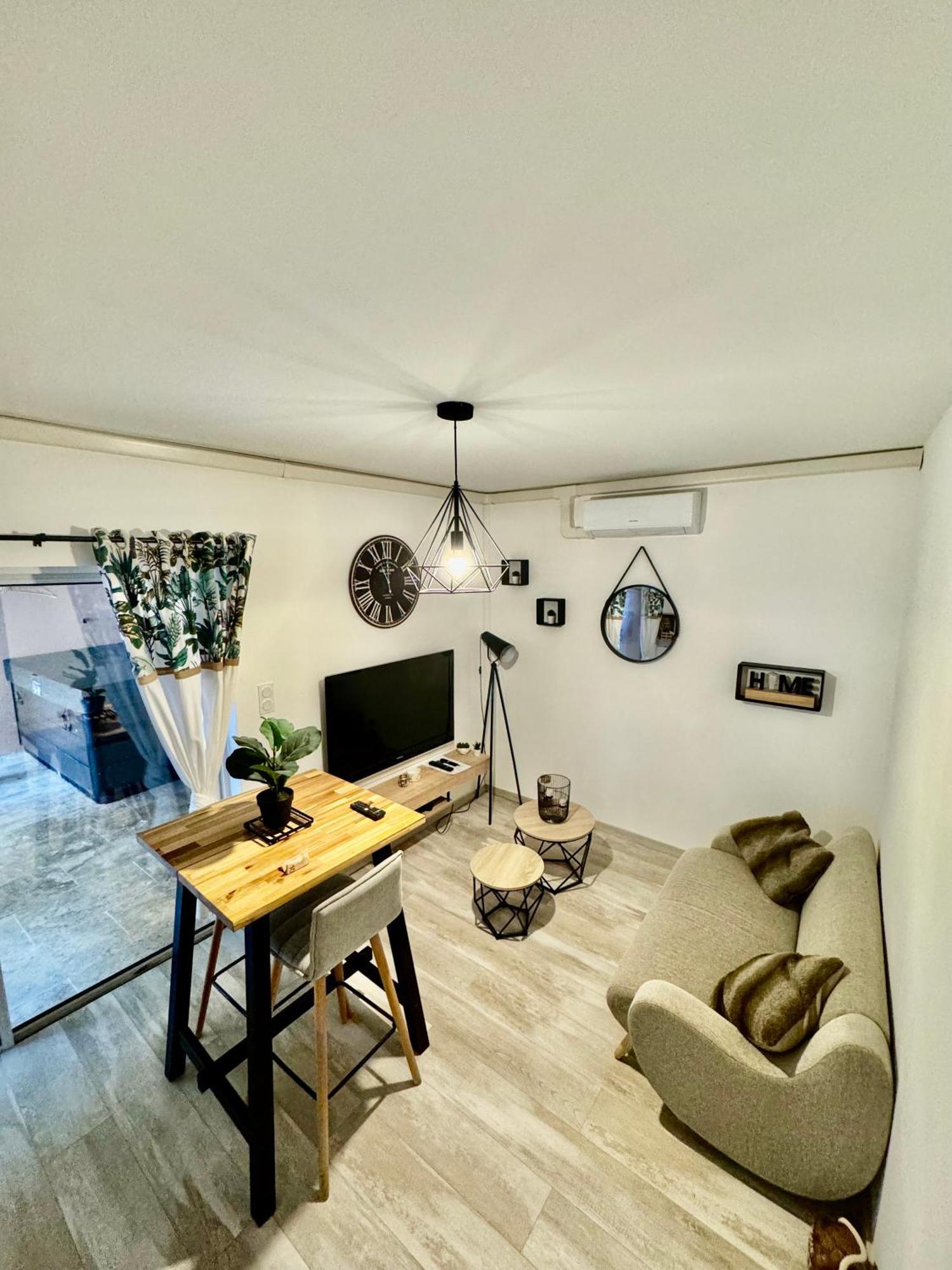 Alena Appartement Bourg-Saint-Andéol Buitenkant foto