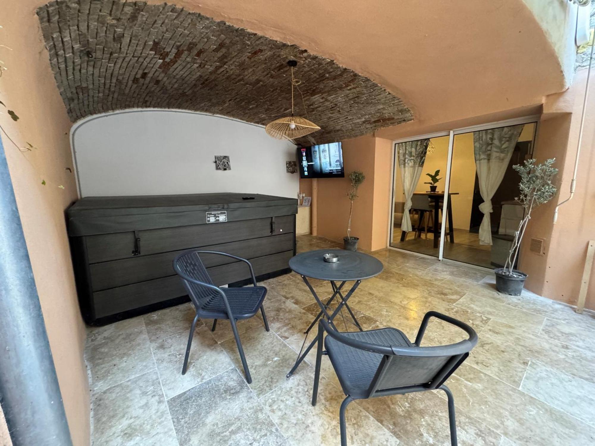 Alena Appartement Bourg-Saint-Andéol Buitenkant foto